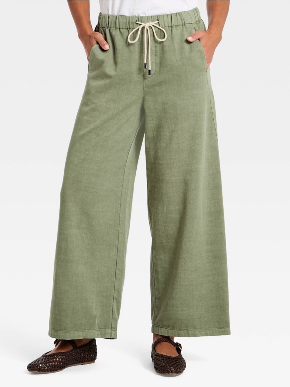 Wide-Leg Drawstring Chinos in Olive Green